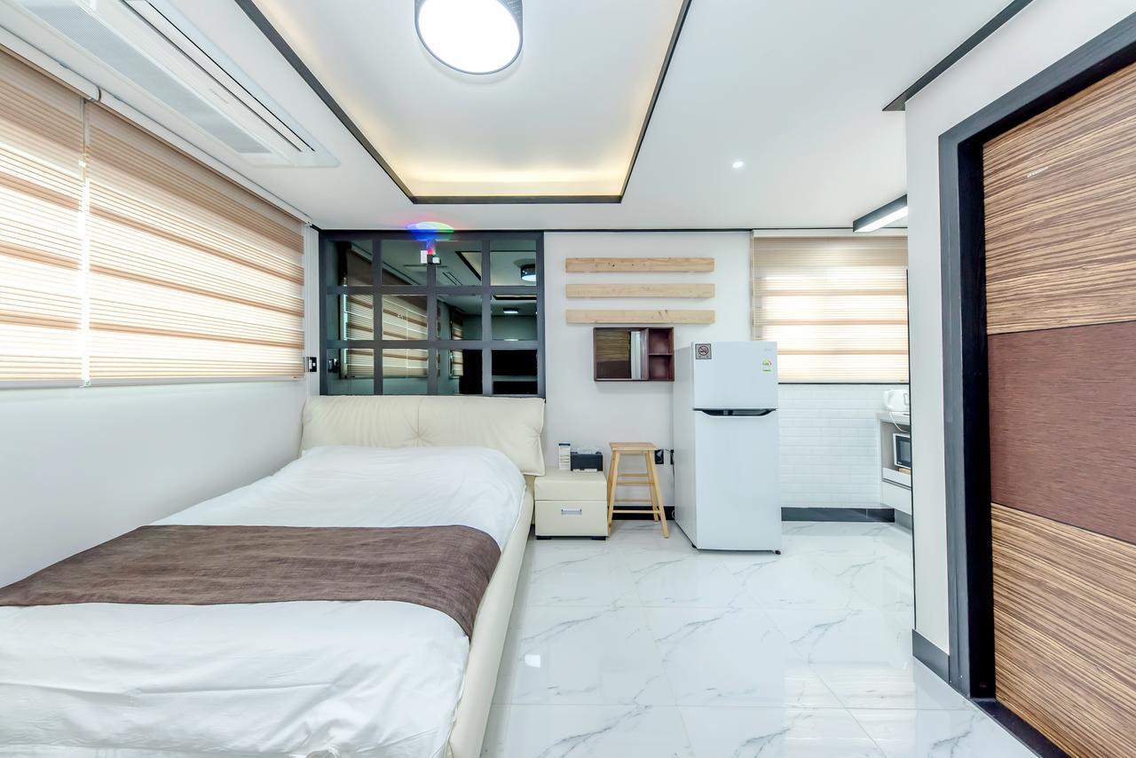 Jeju Skyhill Pension Seogwipo Exterior photo