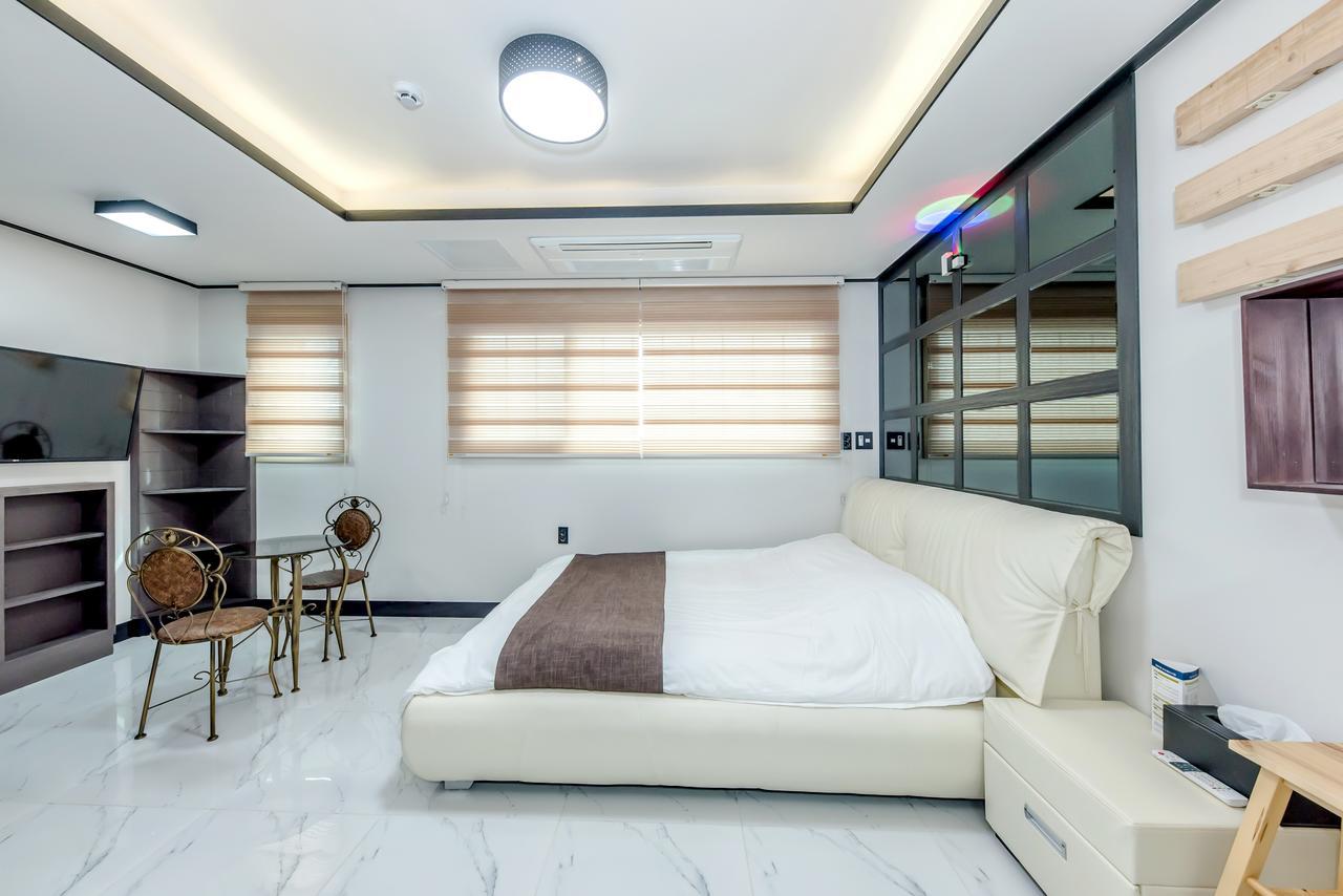 Jeju Skyhill Pension Seogwipo Exterior photo
